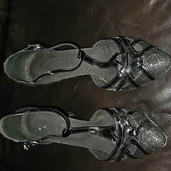 Shoes - Picture 6 of 7